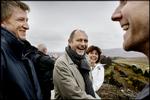 Foto fra indspilningen af 'Ørnen'. Her er det blandt andre skuespiller Jens Albinus (tv) og instruktør Niels Arden Oplev (th). 