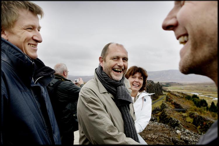 Foto fra indspilningen af 'Ørnen'. Her er det blandt andre skuespiller Jens Albinus (tv) og instruktør Niels Arden Oplev (th). 