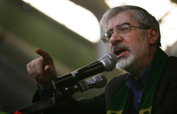 Mir Hossein Mousavi skriver på sin hjemmeside, at han blev presset til at trække sin klage over valgresultate i Iran. 