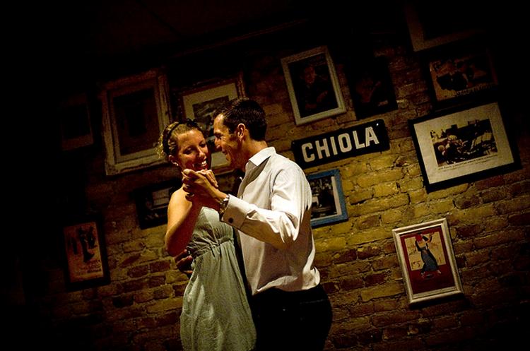 Alberto Daniel Nacachs som ejer den argentinske vinbar Tango y Vinos har en mission om at bringe en lille del af sin passion og sit hjemland ind i danskerne. 