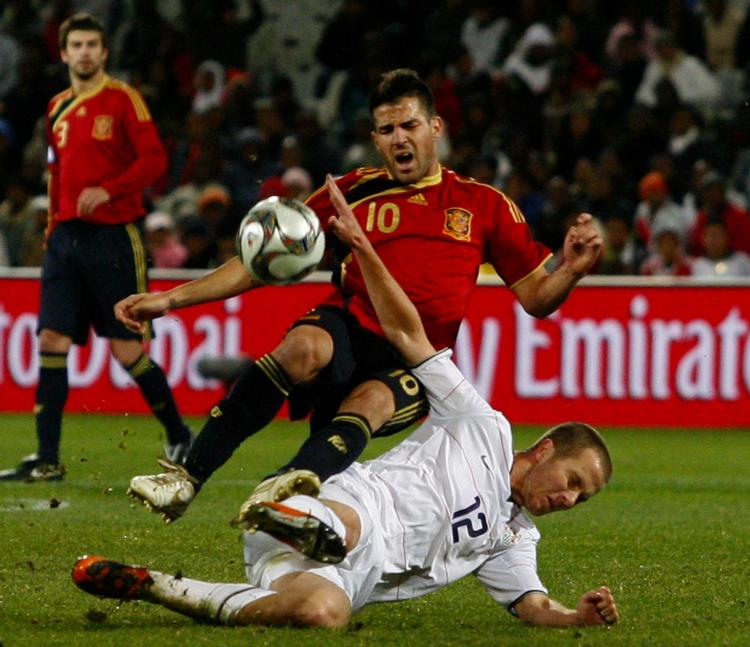 Spaniens Cesc Fabregas var ikke tilfreds med nederlaget til USA, og spanierne er heller ikke tilfredse med en bronzekamp på søndag. 