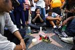 Verden er i chok efter nyheden om Michael Jacksons død. Her mindes folk i L.A. superstjernen. 