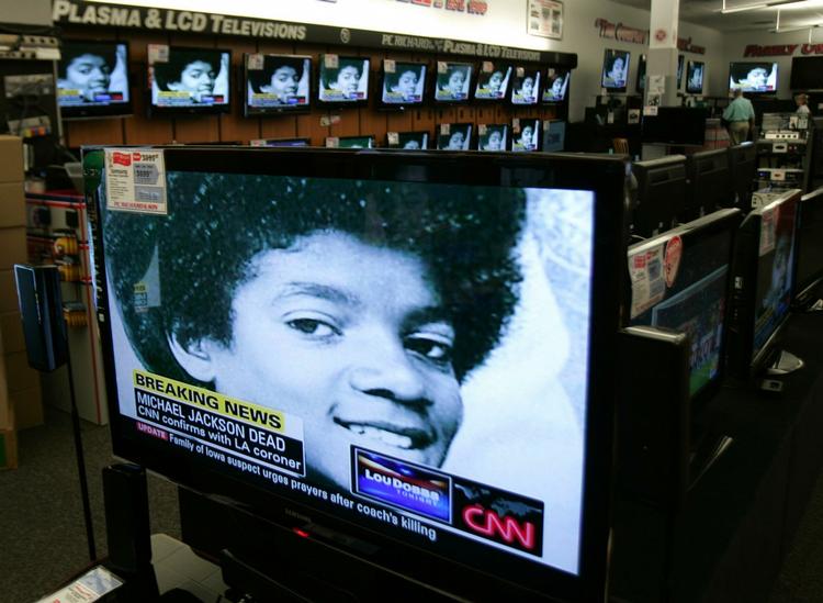 Nyheden om pop-ikonet Michael Jacksons død blev først afsløret af sladder-sitet TMZ. 