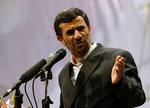 Mahmoud Ahmadinejad på talerstolen i dag i Teheran: »Hvorfor blander Obama sig i vores forhold« 