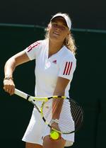 En kvartfinale i Wimbledon er et realistisk mål, mener Caroline Wozniackis far, Piotr Wozniacki. 