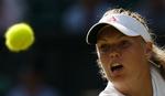 Caroline Wozniackis vej til fjerde runde går via en sejr over Anabel Medina Garrigues. 