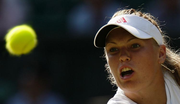 Caroline Wozniackis vej til fjerde runde går via en sejr over Anabel Medina Garrigues. 
