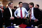 Den britiske udenrigsminister, David Miliband (i midten) har opbakning fra sine kolleger i EU til en hård kurs over for Iran. 