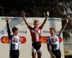 Chris Anker Sørensen (tv.) med den danske mester Matti Breschel og Frank Høj på sejrspodiet. Chris Anker føler, han har fundet Tour-formen. 