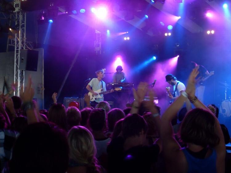 Bandet Twins Twins fik æren af at åbne forfesten til Roskilde Festival. 