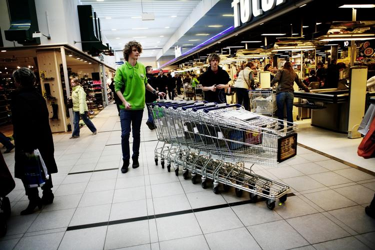 Selv om prisen på korn, kød og mejeriprodukter er faldet markant, så er prisfaldet ikke kommet forbrugerne til gode. (Arkvifoto) 