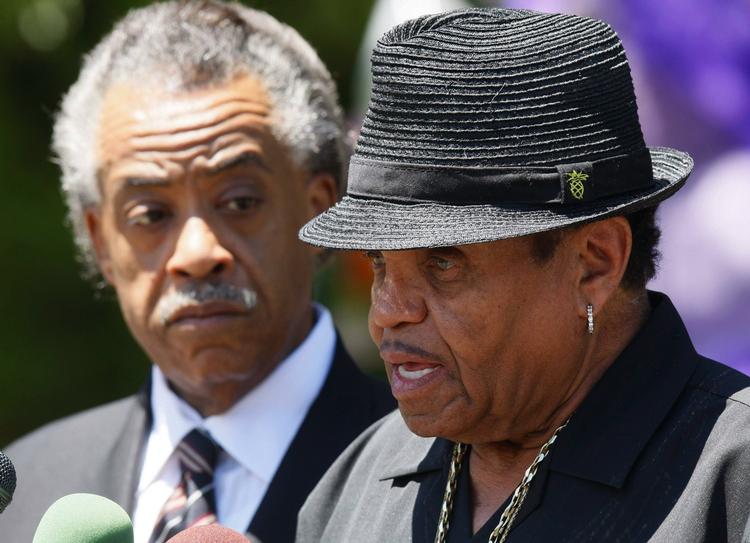 Michael Jacksons far Joe Jackson har gjort sig upopulær, fordi han ved flere lejligheder har promoveret sit pladeselskab i sammenhæng med udtalelser om sønnens død. 