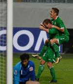 Den irske landsholdsspilelr Kevin Doyle (øverst) jubler over en scoring mod Georgien i VM-kvalifikationen. Arkivfoto 