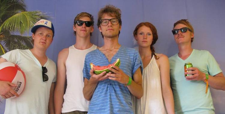 Danske Bodebrixen gav et brag af en koncert på Pavilion Junior i går aftes. Nu skal de selv ud og høre koncerter på Roskilde Festival. 