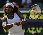 Serena Williams anstrengte sig kun lejlighedsvis for at slå Victoria Azarenka i kvartfinalen ved Wimbledon. 