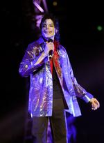 Pressefotoet af Michael Jackson viser ikke en nedkørt superstjerne, men dog en yderst slank sanger. Pressefoto. 