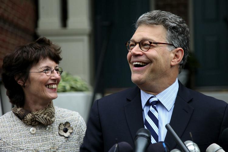 Al Franken jublede sammen med sin hustru Fanni efter afgørelsen i delstaten Minnesotas højesteret. 