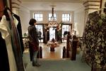 Udsigten til at få SP-pengene ind på kontoen fik ikke danskerne til at shoppe amok i maj. Faktisk faldt omsætningen inden for tøj og sko sammnelignet med måneden før. Her er det tøjforretningen Tone Barker Silk i København. Arkivfoto. 
