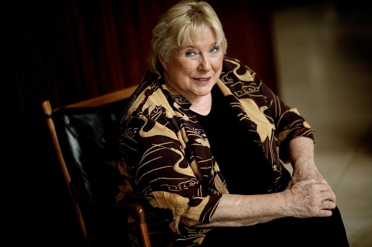 Fay Weldon (f. 1931) har i sine mange romaner beskrevet de udfordringer, det moderne par- og familieliv byder på. Arkivfoto: Peter Hove Olesen 
