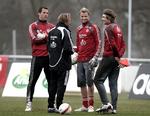Thomas Sørensen (tv) har karantæne, så Stephan Andersen (th) og Jesper Christiansen skal kæmpe om at udfylde hans plads i Portugal-kampen. Arkivfoto. 