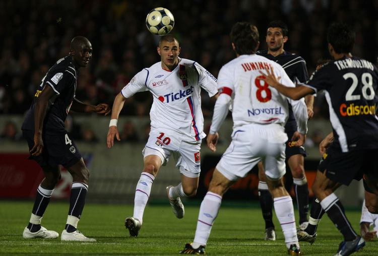 Både Karim Benzema (tv. i hvdt) og Juninho er i næste sæson forsvundet fra Lyon. Arkivfoto. 