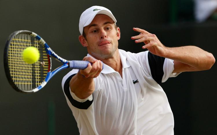 Andy Roddick fra USA er en af de grand slam-vindere, der i dag spiller Wimbledon-kvartfinale. Arkivfoto. 