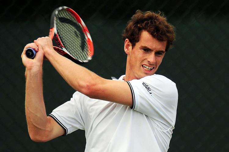 Andy Murray samler den britiske tennisnation, der har higet efter en hjemmebanesejr i Wimbledon siden de glade Fred Perry-år i 1930’erne. Foto: Owen Humphreys/AP 