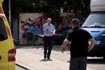 Politiet spærrer gerningsstedet af. 