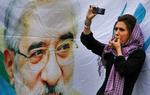 Oppositionsleder Mir Hossein Mousavi nægter at anerkende en iransk regering ledet af Mahmoud Ahmadinejad. 