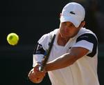 Andy Roddick måtte gennem en meget opslidende kvartfinale mod Lleyton Hewitt, før han sikrede sig en plads blandt de sidste fire i herresingle. 
