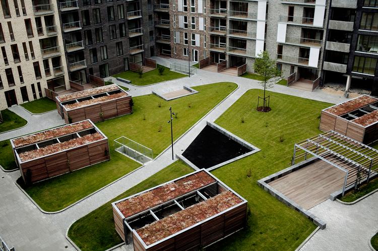 Sluseholmen ved København er en af de nye bydele, hvor en hel boligkarre står tom. 
