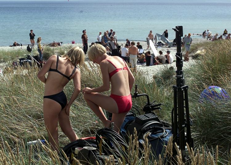 »Teenageårene er jo den periode, hvor man i høj grad skal ud og danne relationer. Det kan være meget svært, hvis ansigt og hænder er angrebet. Det påvirker livskvaliteten betydeligt for de unge,« siger overlæge på Gentofte Hospital, Claus Zachariae. Arkivfoto. 