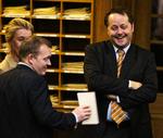 Jakob Axel Nielsen (K) skal nok finde en anden grimasse, når han skal forklare, hvordan afgørende dokumenter kan forsvinde. Arkivfoto. 