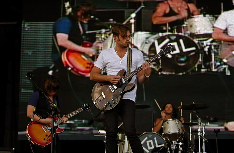 Caleb Followill i front for Kings Of Leon, der har udgivet årets mest uimodståeligt saftige rockalbum. 