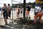 Portene gøres klar til det store rykind på Roskilde Festival i dag kl. 17. Lige nu må kun gæster med medarbejder- eller mediearmbånd gå ind på pladsen. 