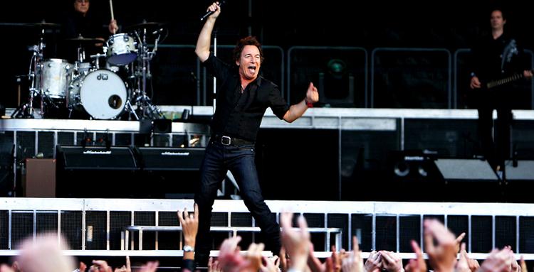 Hyldest. Bruce Springsteen hylder både USA's nye præsident, Barack Obama, og kærligheden på sit nye album, hvor det er musikken og melodierne, der spiller hovedrollen. 
