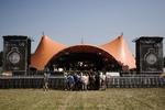 Orange Scene er klar til årets festival. I dag blev en gruppe lydeksperter vist rundt på scenen for at få viden - og idéer - til scenens lyd. 