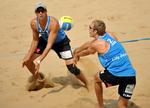 Bo Søderberg (tv.) og Anders Hoyer spiller 16.-delsfinale i morgen. Arkivfoto: FIVB 