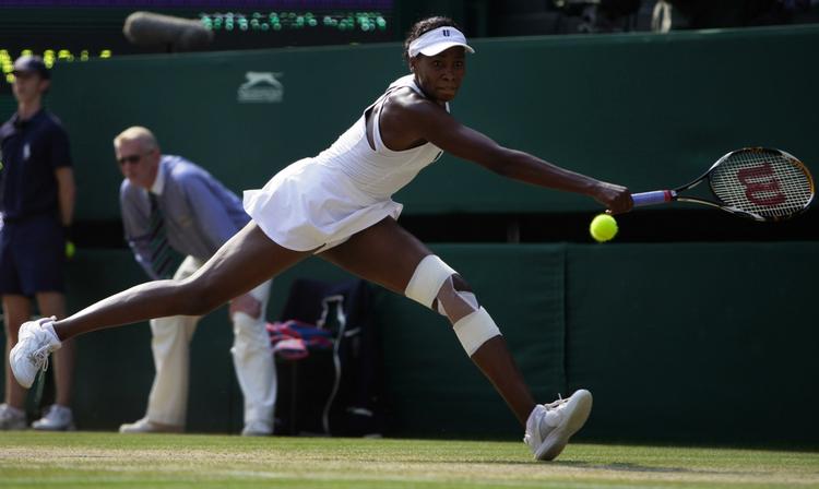 Venus Williams viste uhyggelig effektivitet, da hun udspillede Ruslands Dinara Safina i semifinalen. 