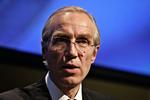 Køb ikke aktier i Peter Straarups bank, siger Straarups folk selv. Rådet gælder faktisk alle bankaktier. 