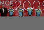 Sportsdirektør Johan Bruyneel præsenterede Astanaholdet, der tæller bl.a. fra venstre Alberto Contador, Lance Armstrong, Andreas Klöden og Levi Leipheimer. 