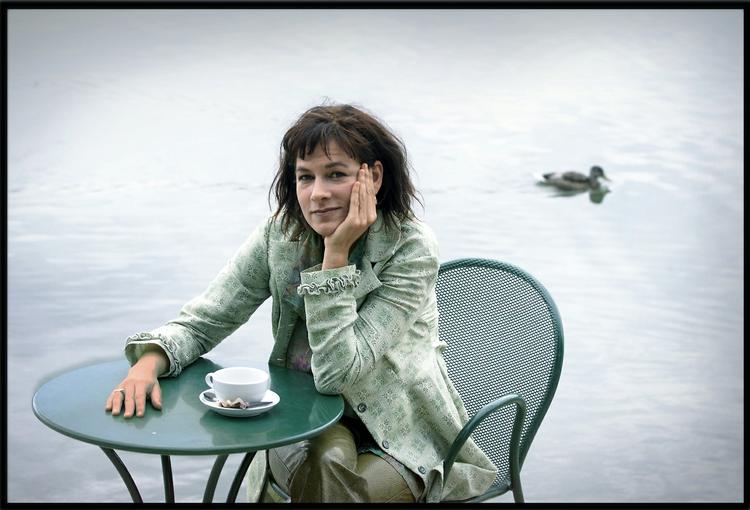 Komponisten og sangeren Susi Hyldgaard spiller på Solbjerg Plads under Copenhagen Jazz Festival. 