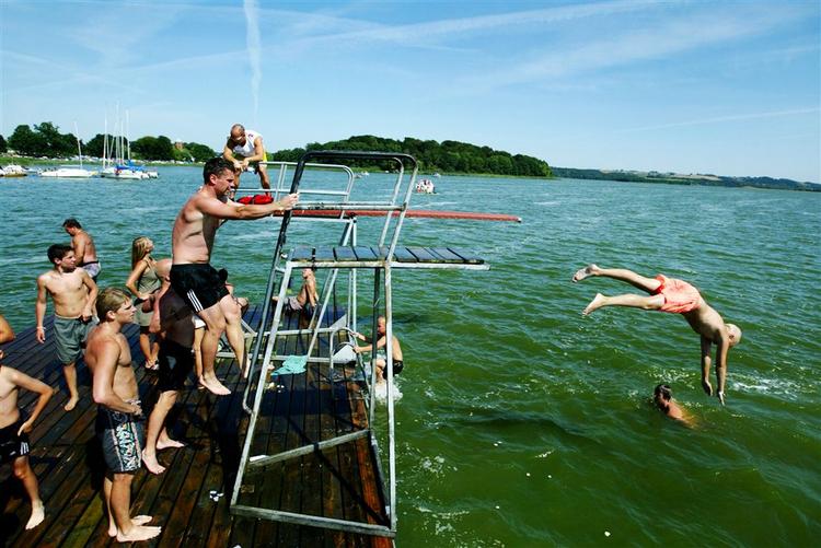 I år slog Skanderborg Festival alle tidligere rekorder med et overskud på 7,1 millioner kroner. Men nu skal der sælges færre billetter. Her ses et billede fra hedebølgen i 2003. 