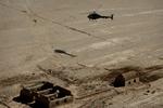 Vejsidebomber er danskernes værste fjende på jorden i Helmand. I dag får danskerne hjælp af britiske bombeeksperter, som transporteres rundt med helikopter. 