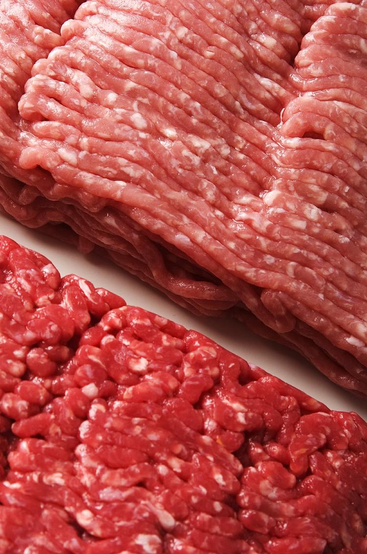Fødevarestyrelsen advarer om et fund af salmonella, der netop er blevet opdaget af producenten selv. Kødet er dog allerede kommet ud til restauranterne. 