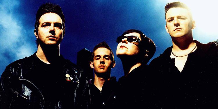 Siden Glasvegas katapulterede fra de skotske spillesteder og op blandt stjernerne, har frontfigur James Allen (tv.) haft svært ved at få fodfæste hjemme i Glasgows ghetto, hvor han har skrevet sine sange. PR-foto 