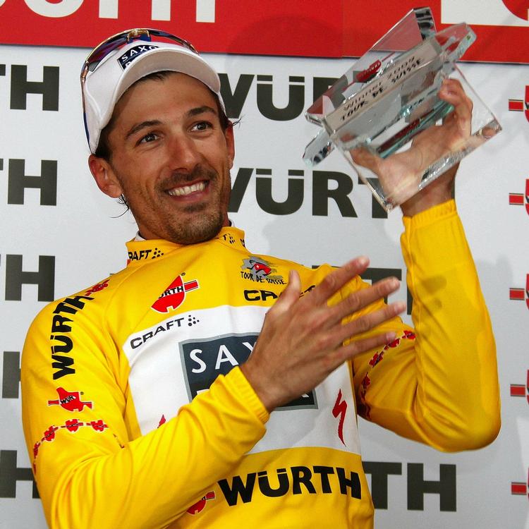 Fabian Cancellara er en af de store favoritter på lørdagens enkeltstart, men Team Saxo Bank har flere kort på hånden, hvis det skulle kikse for schweizeren. Arkivfoto. 