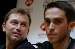 Johan Bruyneel (tv.) havde Alberto Contador med til pressemødet i Monaco, men først måtte han svare på en række spørgsmål om Lance Armstrong. 