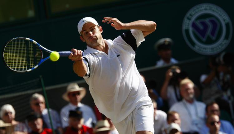 Andy Roddick slukkede mange britiske drømme, da han efter en koncentreret indsats knækkede Andy Murray i fire sæt og skaffede sig vej til Wimbledon-finalen. 