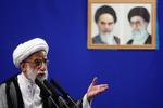 Ayatollah Ahmad Jannati, 83 år, beskylder Storbritannien for at stå bag protesterne efter præsidentvalget, mens han taler på fredagsbønnen på Teheran Universitet. 